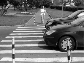 Пешеходный переход, девушка. Фото: http://img-2004-08.photosight.ru/